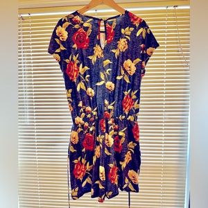 Floral romper with pockets